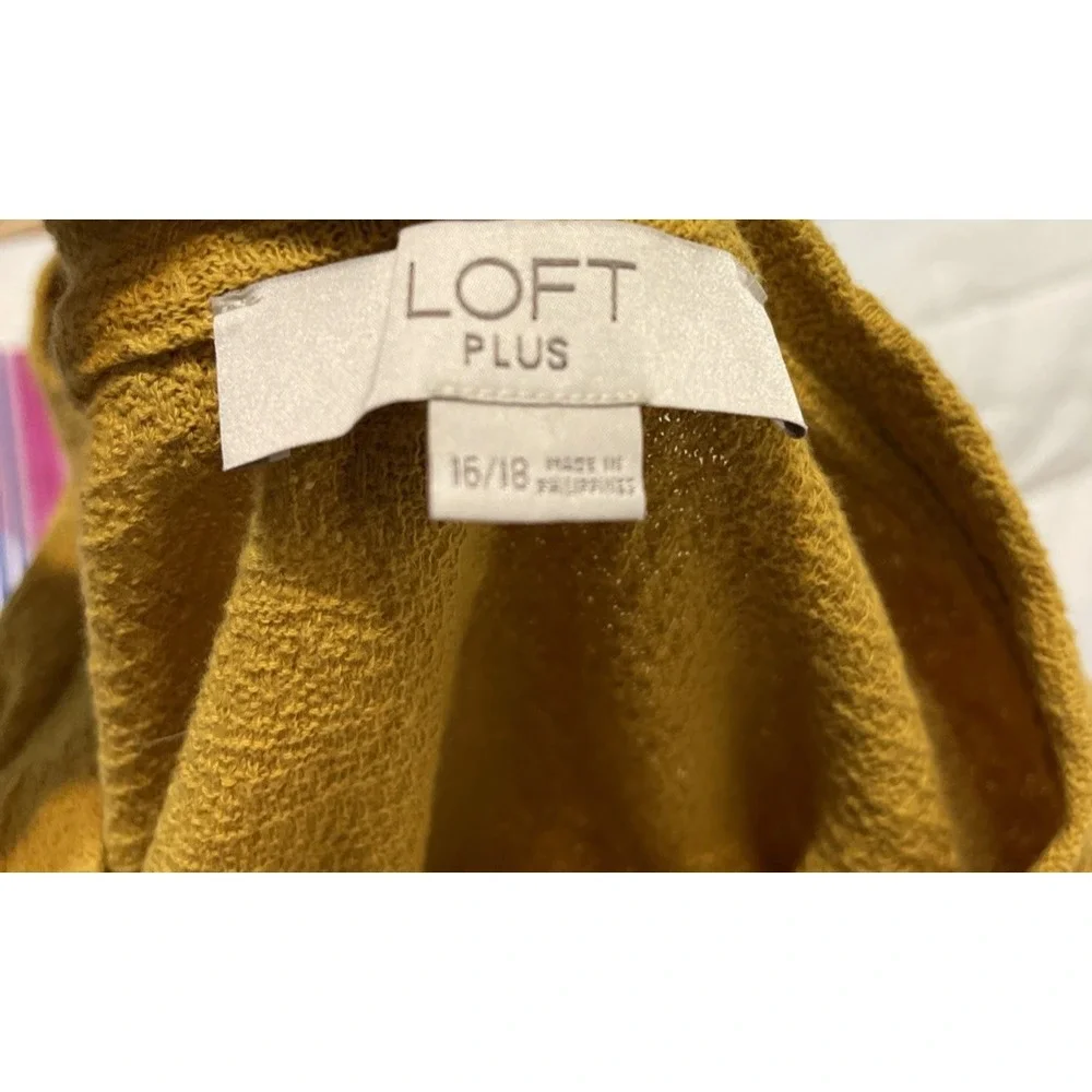 LOFT Plus Mustard Yellow Textured Puff Sleeve Top – Size 16/18 Preowned